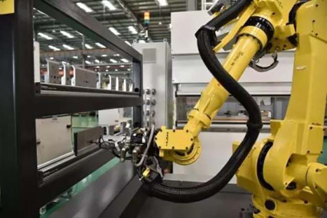 機(jī)器人需要自愈式電容器穩(wěn)定電壓