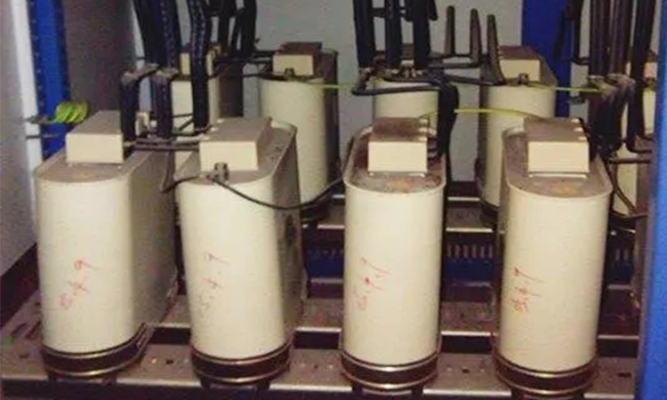 長(zhǎng)期過(guò)電壓運(yùn)行對(duì)補(bǔ)償電容器的影響