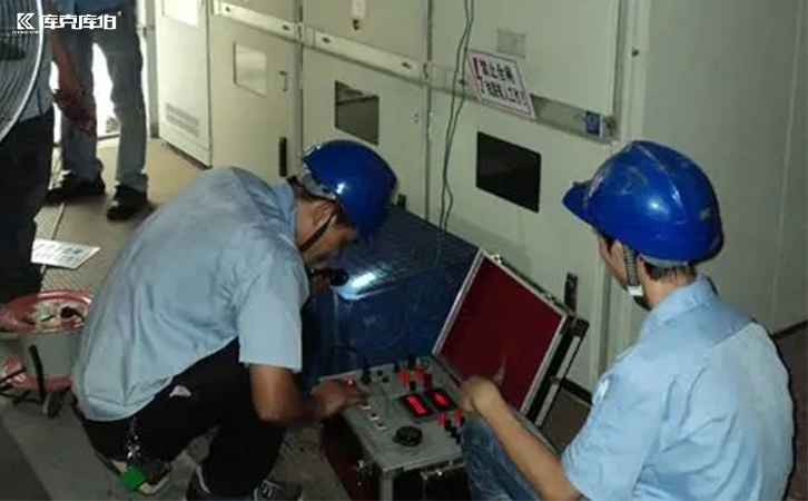 低壓電力電容器