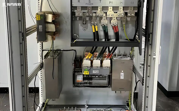 無功補(bǔ)償裝置