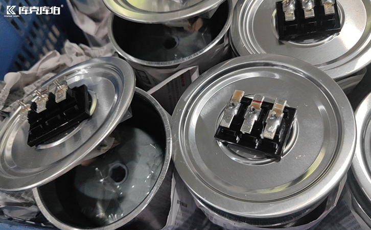 低壓電力電容器