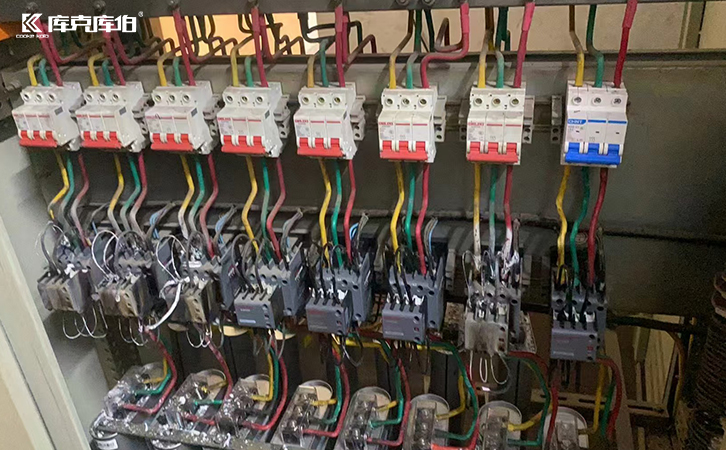 低壓電力電容器