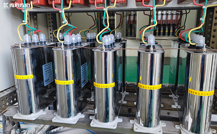 低壓電力電容器